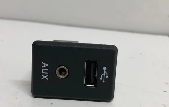 Nissan Rogue AUX in-socket connector 795405004 500443568907