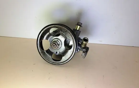 Subaru Impreza II Power steering pump 7005047 0830D