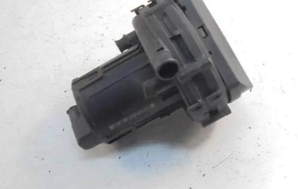 BMW X3 E83 Secondary air pump 1715293