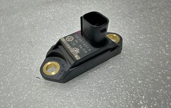 Volkswagen Touareg I Yaw turn rate sensor 7L6907651A