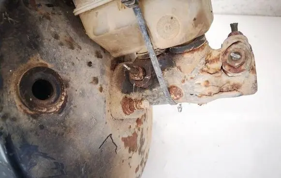 Volkswagen PASSAT B3 Master brake cylinder 