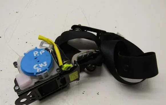Mazda CX-5 II Front seatbelt 