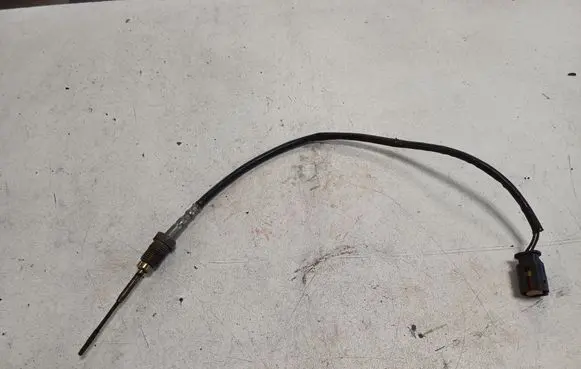 BMW 5 F10 F11 Exhaust gas temperature sensor 8570234