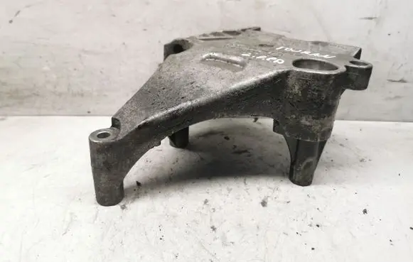 Volkswagen Touran I Engine mounting bracket 03G199207A