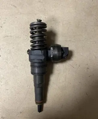 Skoda Octavia Mk2 (1Z) Fuel injector 038130073