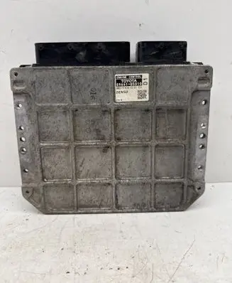 Toyota Avensis T270 Engine control unit/module 8966105D10 MB275900 MB2759000161