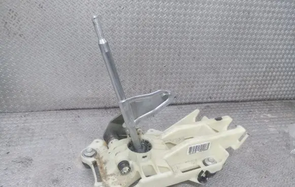 Volvo V50 Gear shifter/selector 30759098