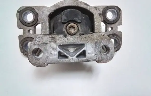 Volvo S60 Engine mount bracket 31316876