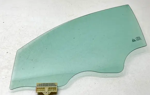 KIA Optima Front door window glass four-door 824132W000