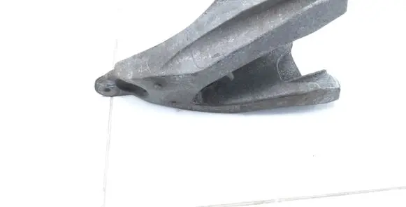 Volkswagen Transporter - Caravelle T5 Engine mounting bracket 7E0199370