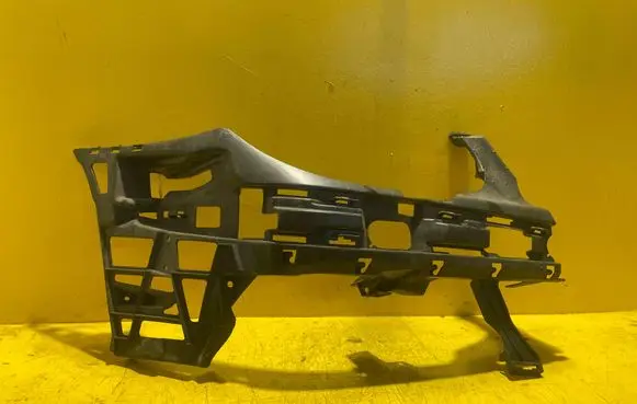 Mercedes-Benz E W211 Front bumper mounting bracket A2118800452