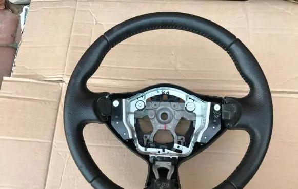 Nissan Juke I F15 Steering wheel