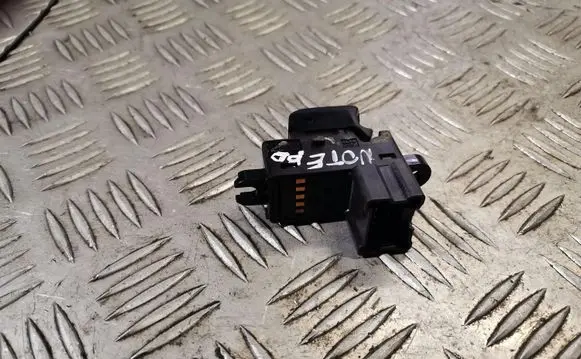 Nissan Note (E11) Electric window control switch 25411ED00B