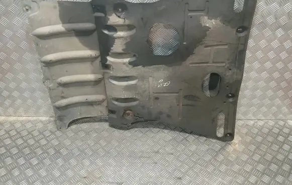 Jeep Grand Cherokee (WK) Engine splash shield/under tray