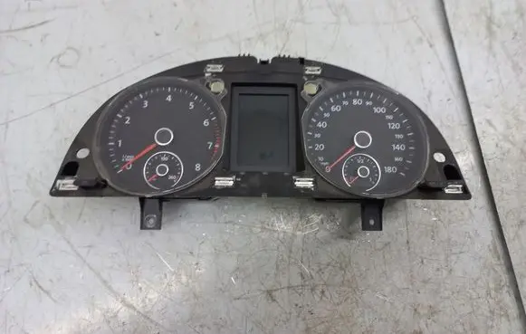 Volkswagen PASSAT CC Speedometer (instrument cluster) 3C8920970J
