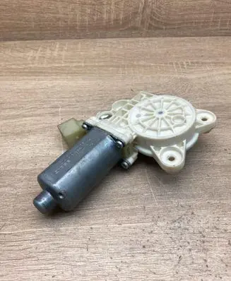 Mercedes-Benz CLS C219 Front door window regulator motor A2198200542 980046100
