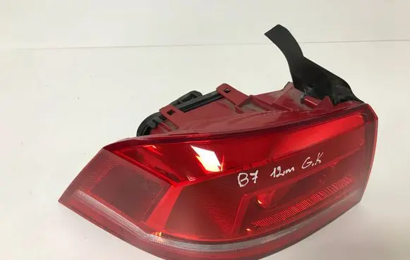 Volkswagen PASSAT B7 Rear/tail lights 3AE945095F