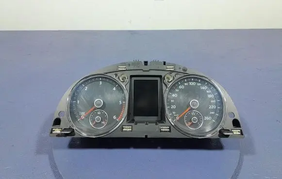 Volkswagen PASSAT B6 Speedometer (instrument cluster) 3C0920871T