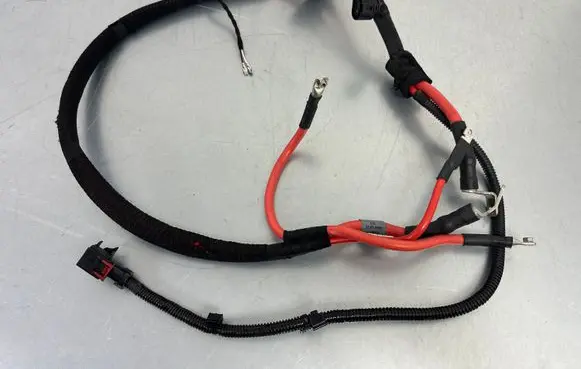 Volkswagen Touareg III Positive cable (battery) 4M0971225