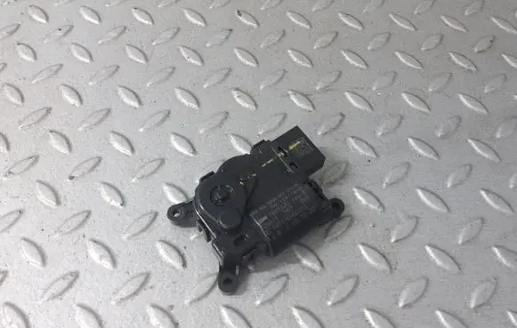 Volkswagen T-Roc Air flap motor/actuator 5WA907511B