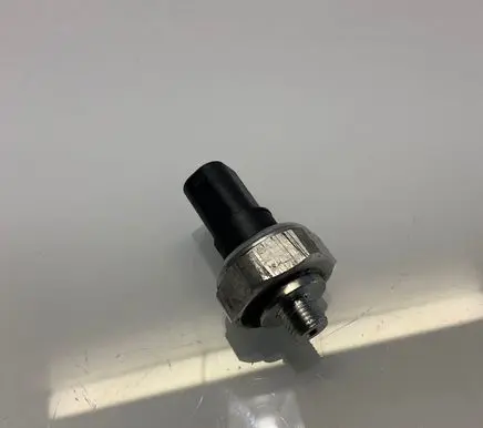 Mercedes-Benz E W212 Air conditioning (A/C) pressure sensor 2110000283 A2110000283