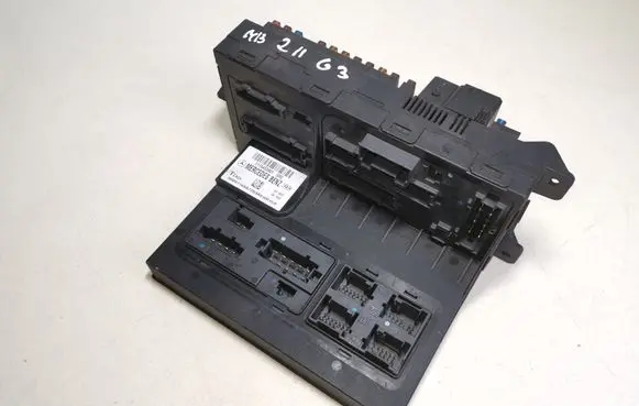 Mercedes-Benz E W211 Fuse module 2115453901