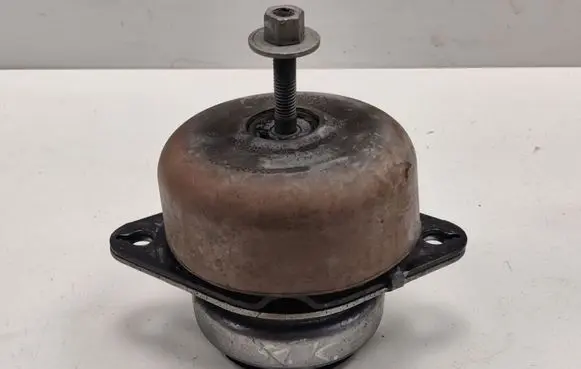 Engine mount bracket