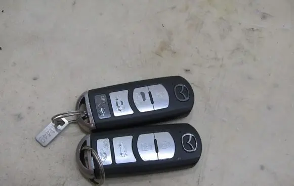 Mazda 3 III Ignition key/card KRIS235789