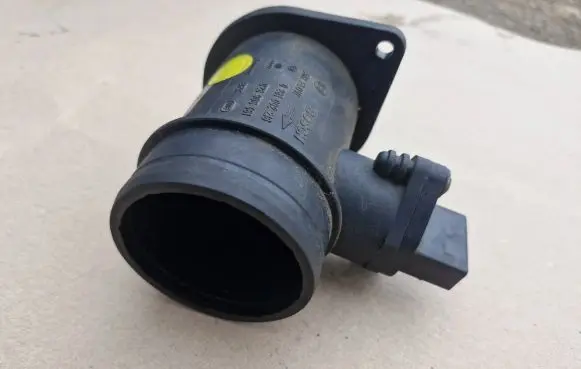 Volkswagen PASSAT B5 Mass air flow meter 028906461X 0281002217