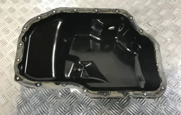 Toyota Corolla Verso AR10 Oil sump 121020R010