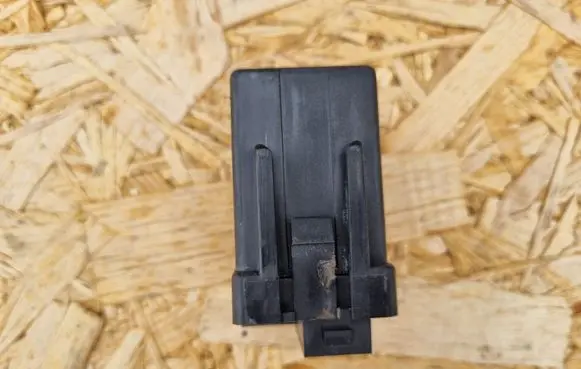 BMW 5 E39 Glow plug pre-heat relay 2246919 72RB510