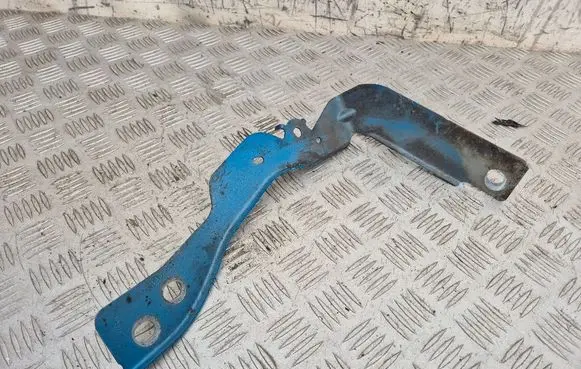 Fender mounting bracket