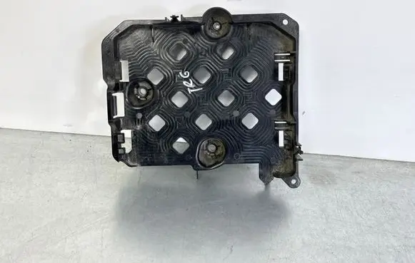 Volkswagen Touareg III Engine control unit holder 4M0907650C