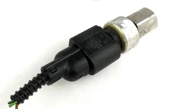 Audi A4 S4 B5 8D Air conditioning (A/C) pressure sensor 8d0973703