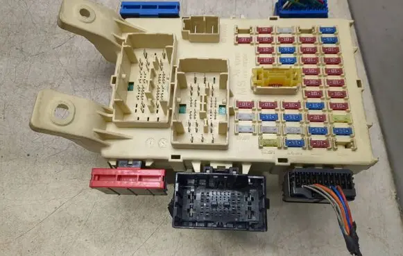 KIA Rio Fuse module 919501W570 1M5701212220183