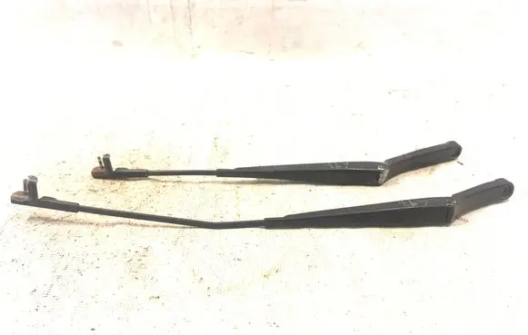 Skoda Octavia Mk2 (1Z) Front wiper blade arm