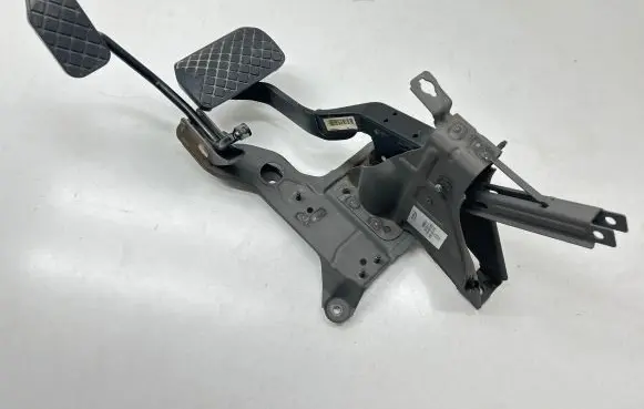 Volkswagen Transporter - Caravelle T5 Pedal assembly 7H2723057B 1128688 15231