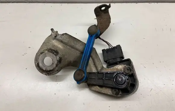 Headlight/headlamp level sensor