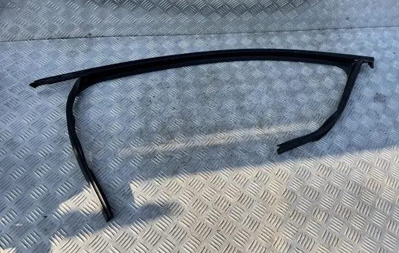 Cupra Formentor Front door rubber seal 5FF837431