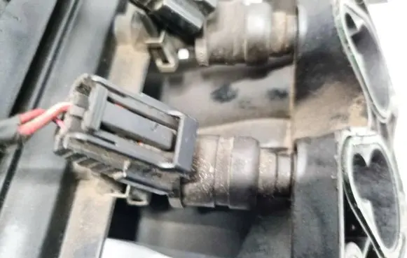 Skoda Octavia Mk2 (1Z) Fuel injector 06A906031BT