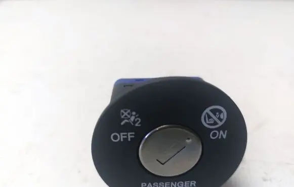 KIA Sorento Passenger airbag on/off switch 