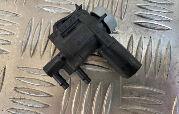 Skoda Roomster (5J) Turbo solenoid valve 1K0906283A