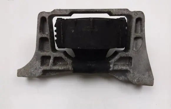 Engine mount bracket