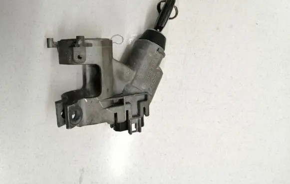 Volkswagen PASSAT B3 Ignition lock 357905851 290596