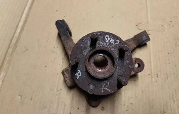 Chrysler PT Cruiser Front wheel hub spindle knuckle 