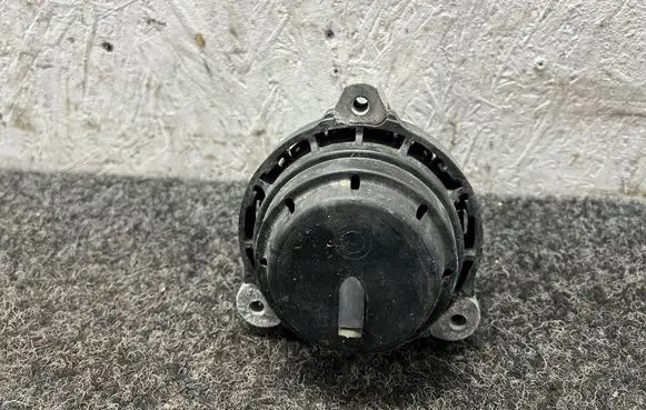 BMW 5 G30 G31 Engine mount bracket 6883514 688351402