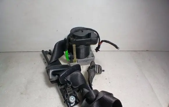 Mercedes-Benz C W203 Front seatbelt 33005930F