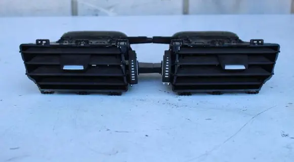 BMW X2 F39 Dash center air vent grill