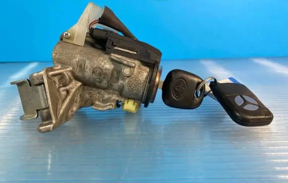 Toyota Auris 150 Ignition lock 450200204