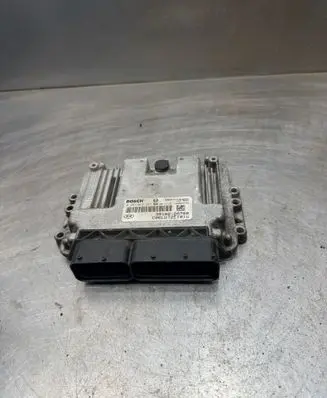 KIA Ceed Engine control unit/module 0281015221 391022A760 1039S25478